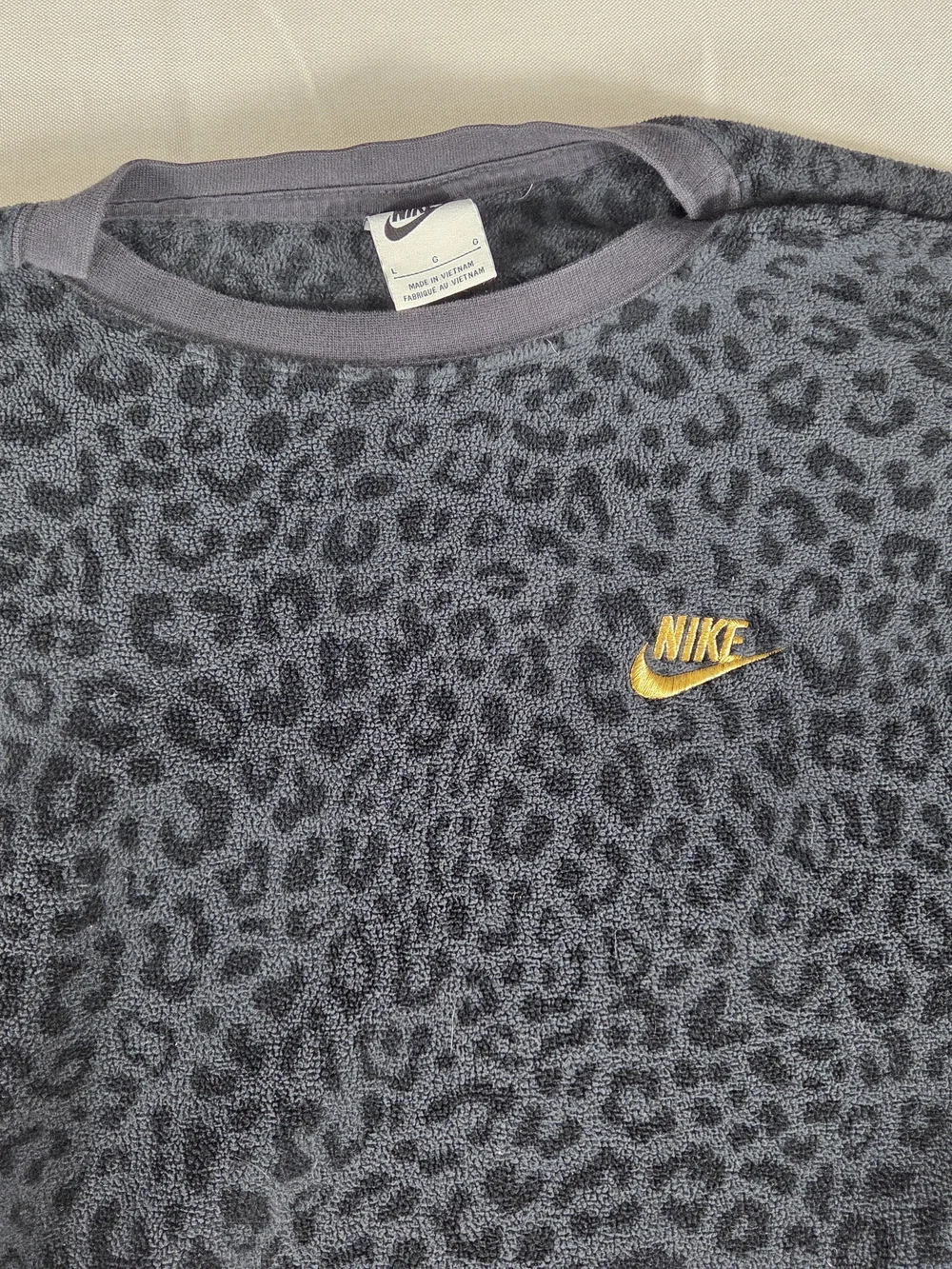 Nike Leopard Print Fleece Crewneck Sweatshirt Black Gold Logo Women's L